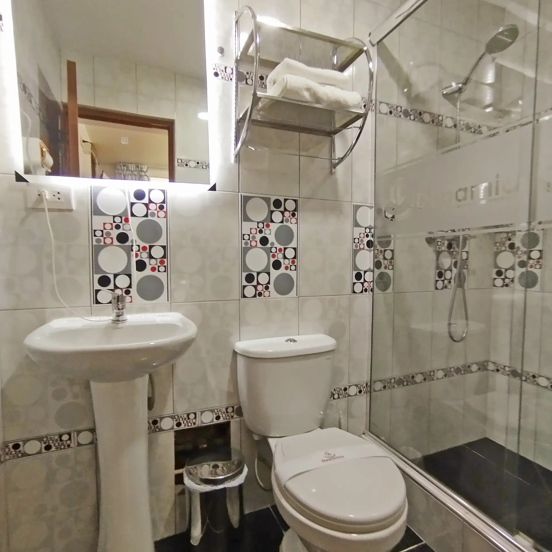 Baño principal del departamento y mini departamento en el 3 piso en Huaraz