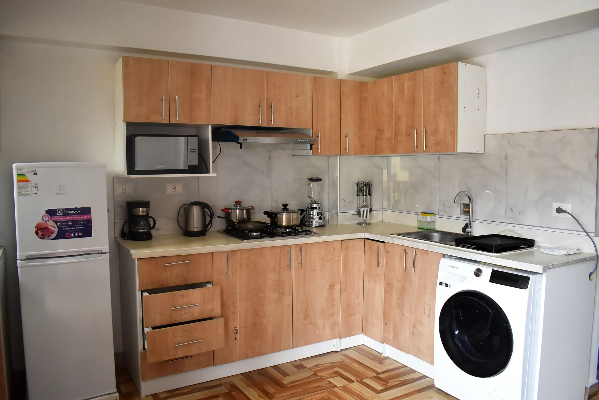 Cocina del departamento familiar en el 3 piso