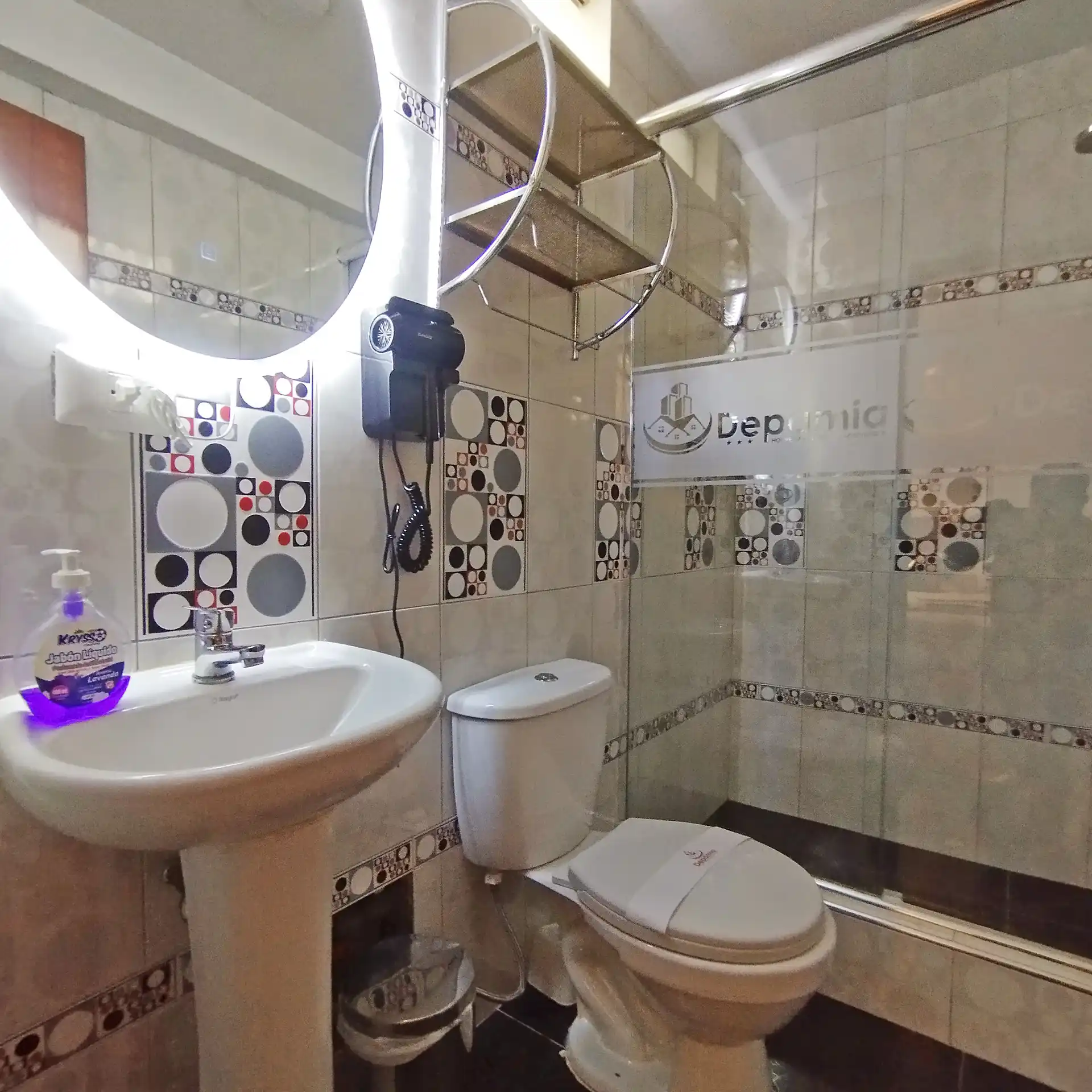 Baño Habitacion 3 camas del Departamento familiar 6 personas en Huaraz 4 piso